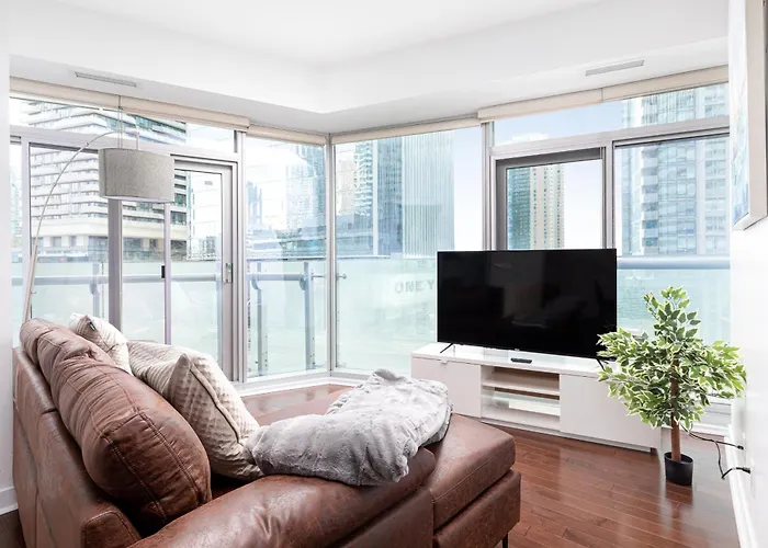Downtown Toronto Condo 2 Bedrooms With Parking Near Rogers Center