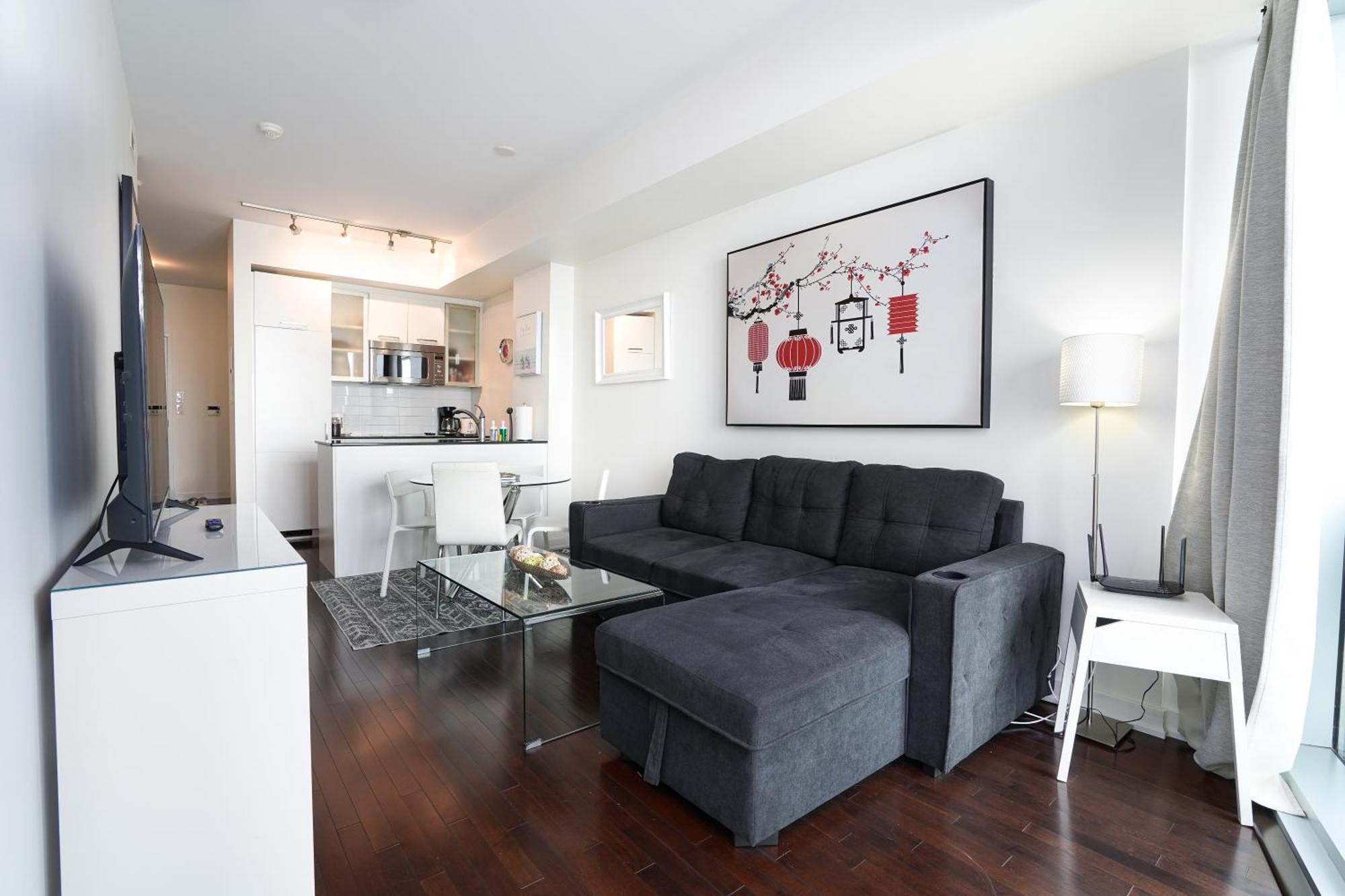 Downtown 2 Bedrooms With Parking Near Rogers Center Toronto