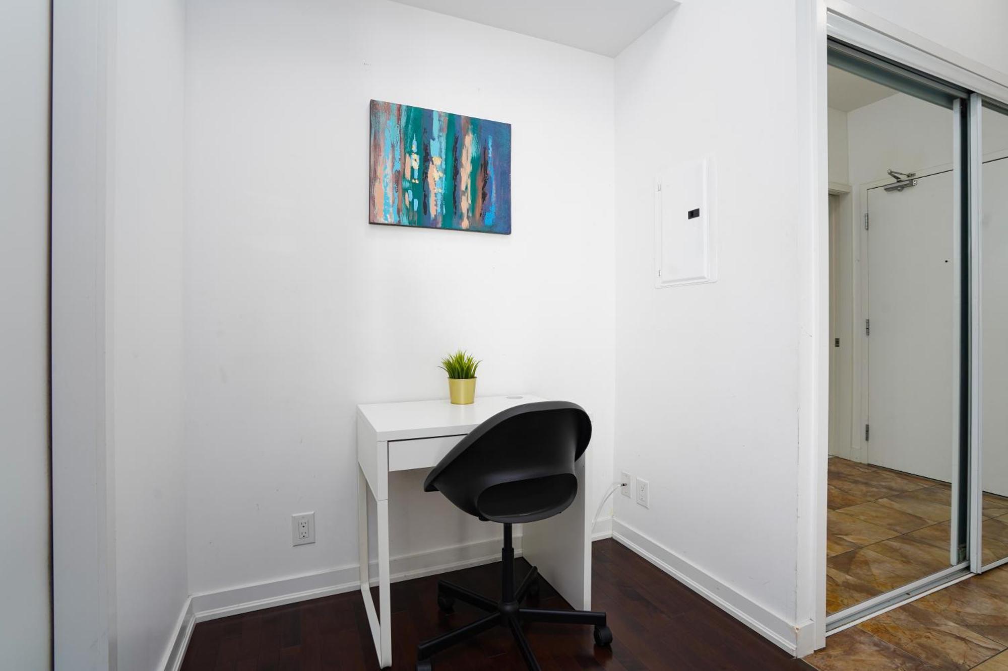 Apartment Downtown 2 Bedrooms With Parking Near Rogers Center Toronto