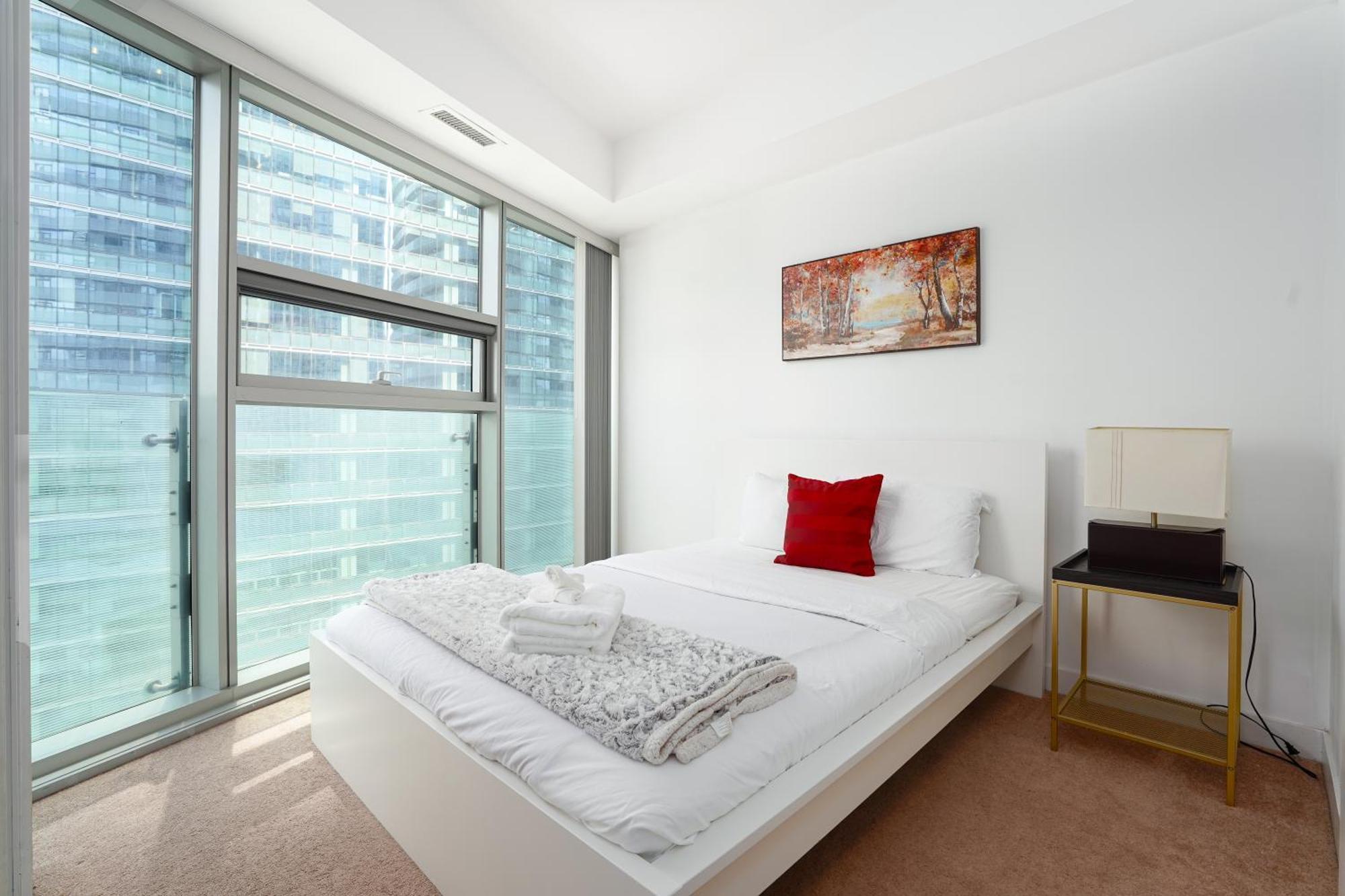 Apartment Downtown 2 Bedrooms With Parking Near Rogers Center Toronto