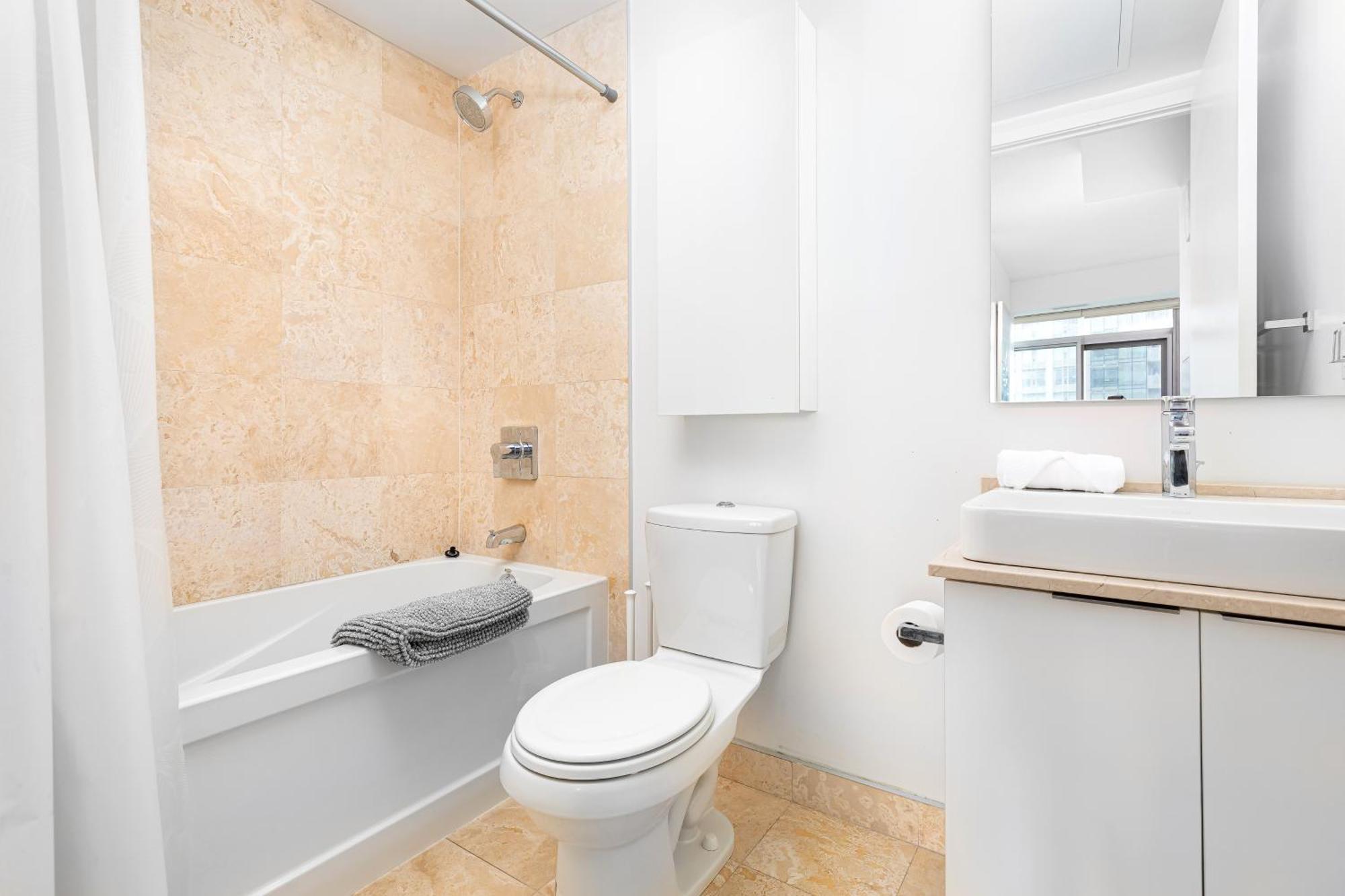 Downtown 2 Bedrooms With Parking Near Rogers Center Apartment Toronto