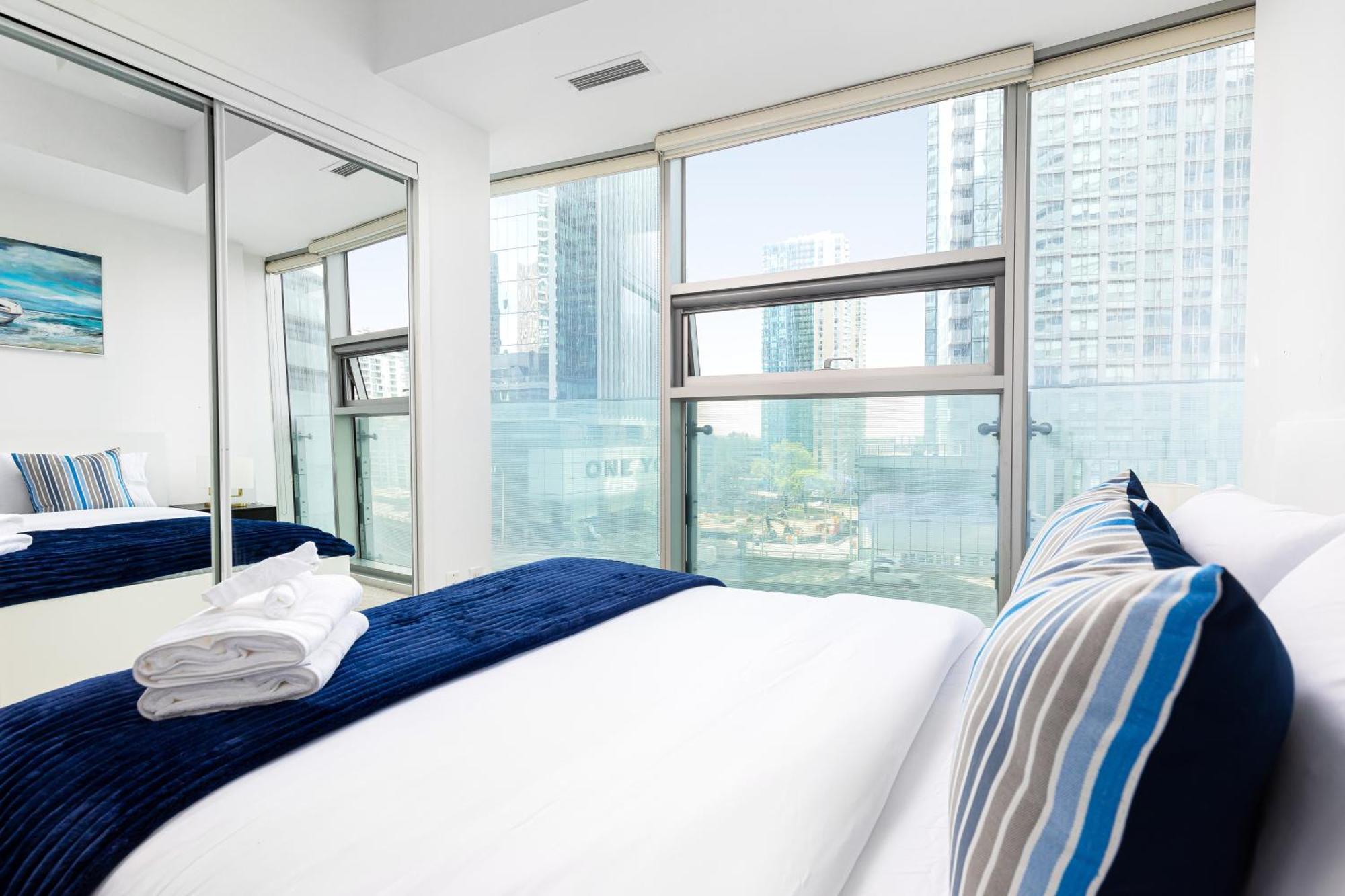 Downtown 2 Bedrooms With Parking Near Rogers Center Apartment Toronto